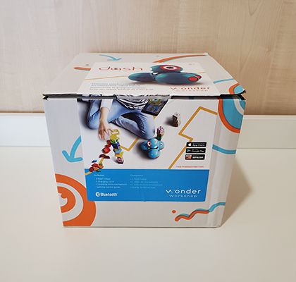 Frontansicht Dash-Roboter Verpackung