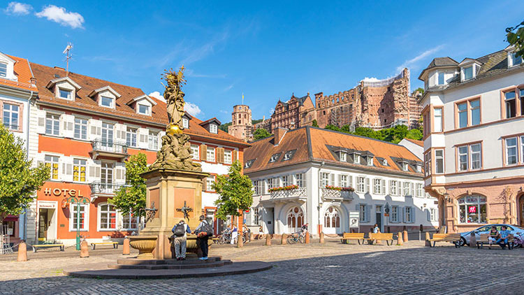 Marktplatz und Schloss in Heidelberg