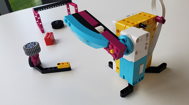 LEGO® Education SPIKE™ Prime-Set Fußballmodell schießt ein Tor