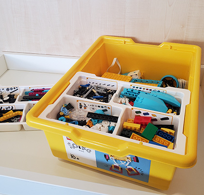 LEGO® Education SPIKE™ Prime-Set Bauteile verstaut in Box-Einlagen