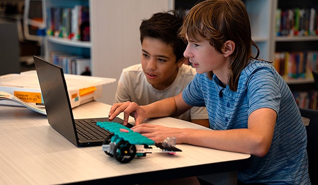 Kinder programmieren mit LEGO® Education Informatik & KI