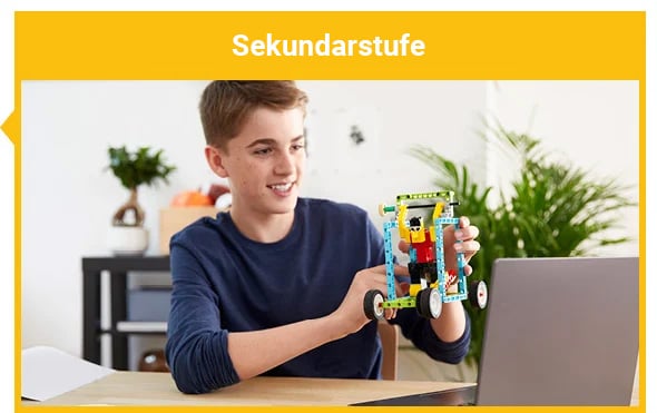 Schüler baut LEGO® Education SPIKE™ Prime